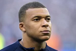 kylian-mbappe-2024-fra-905x613