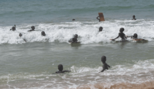 Somone-Une-sortie-a-la-plage-vire-au-drame