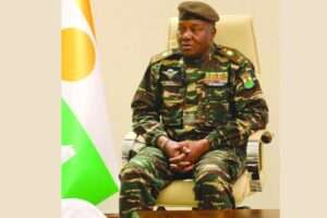 Niger-le-general-Tiani-recoit-cette-star-du-football-mondial-la-toile-en-ebullition-photos-1024x683