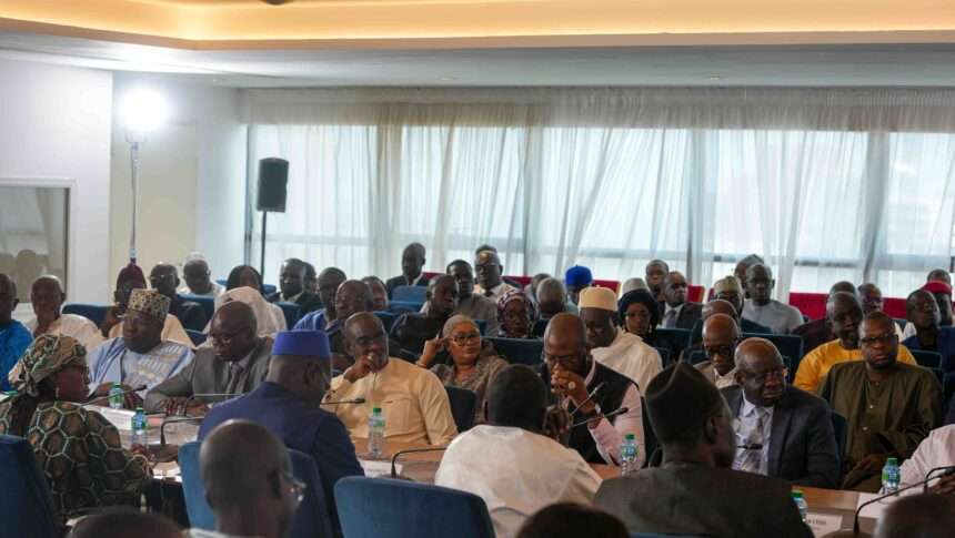 Ousmane-Sonko-appelle-le-secteur-prive-a-se-mobiliser-autour-du-plan-de-redressement-economique-2-860x485