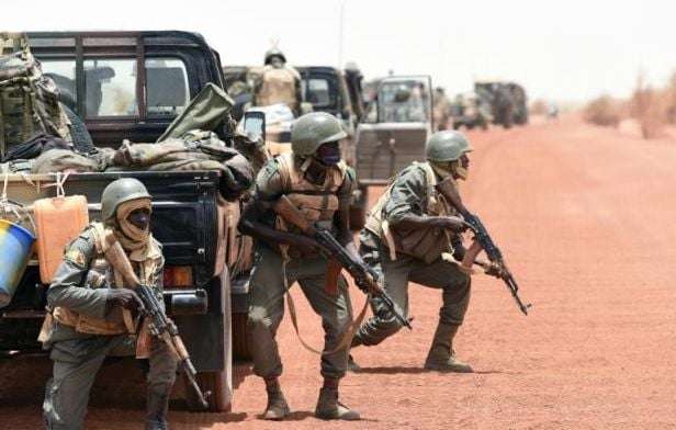 1444x920_des_soldats_maliens_lors_d_une_operation_anti_terroriste_pres_de_tombouctou_au_mali_le_3_juin_2015